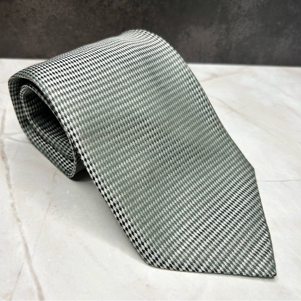 Stafford 61” Silk Houndstooth Tie in Black and Gray